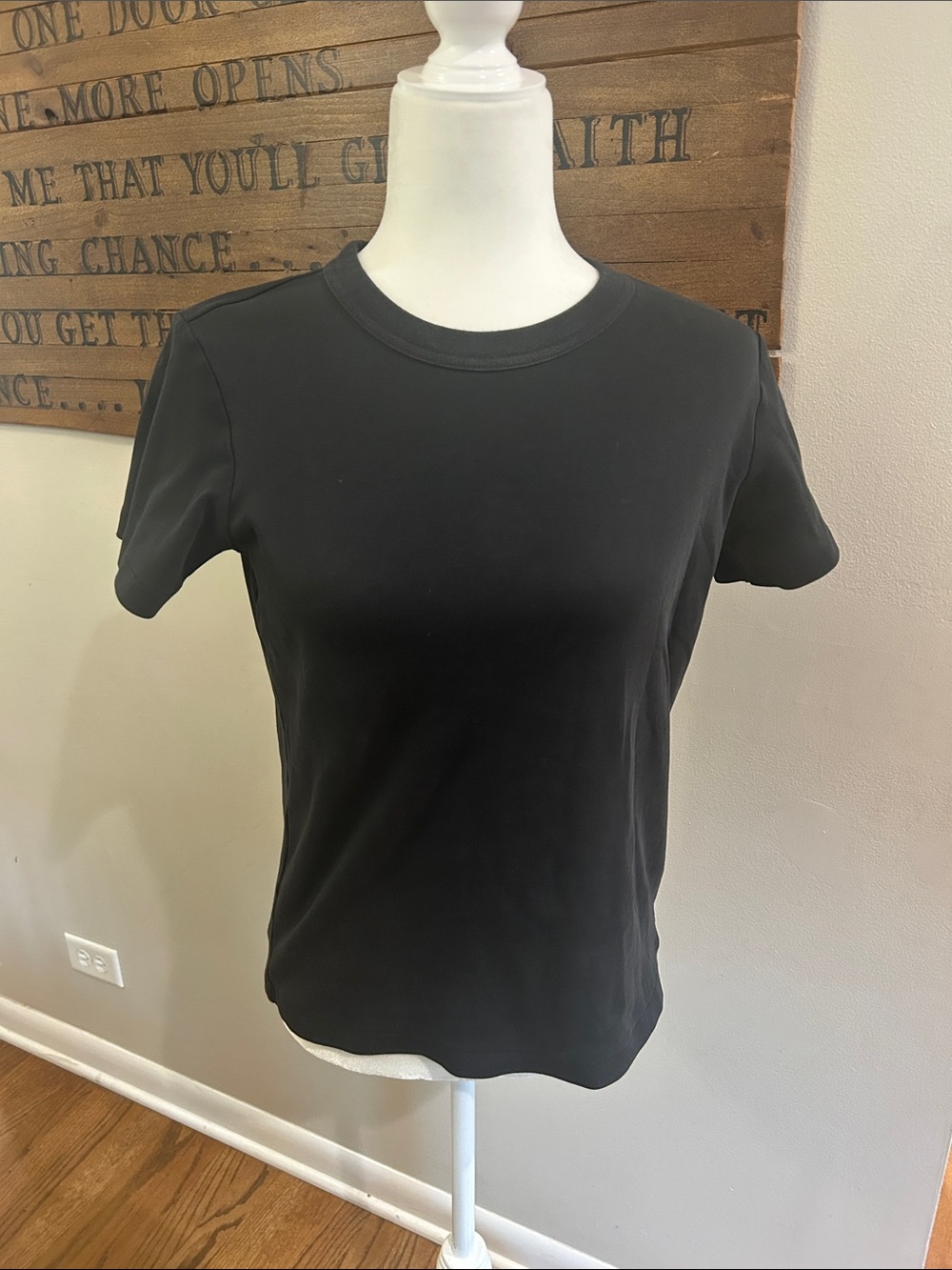 Uniqlo Black Crewneck Short Sleeve Tee